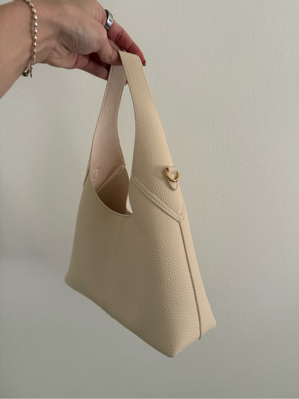 Universal Thread Cream Pebbled Shoulder Bag - Picture 3 of 5
